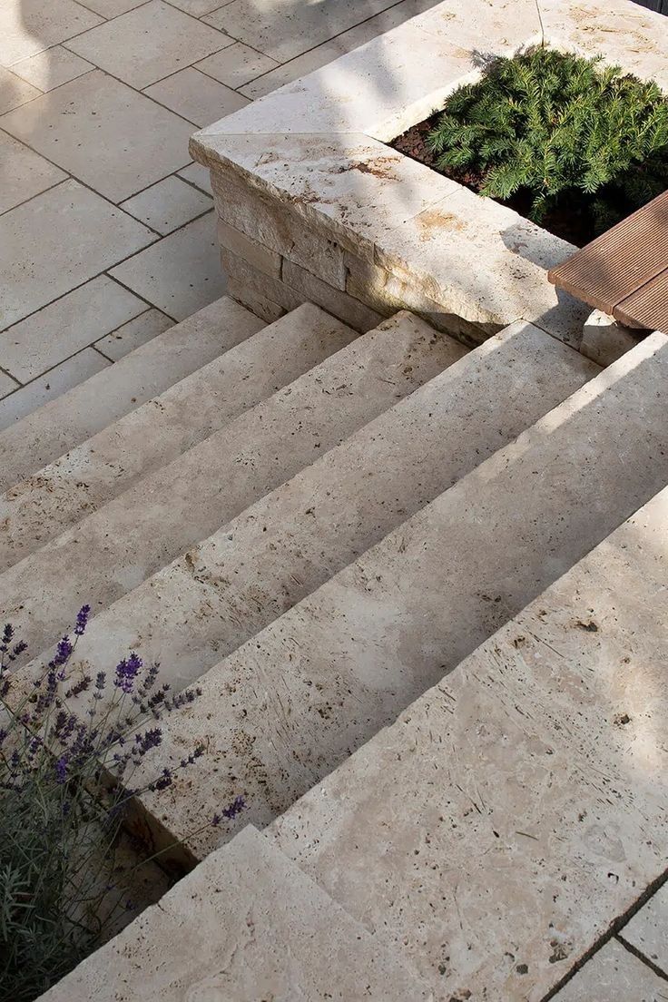 камень в ландшафте
